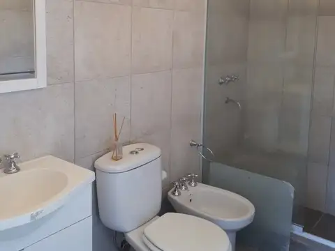 Casa en Alquiler con 1 cochera