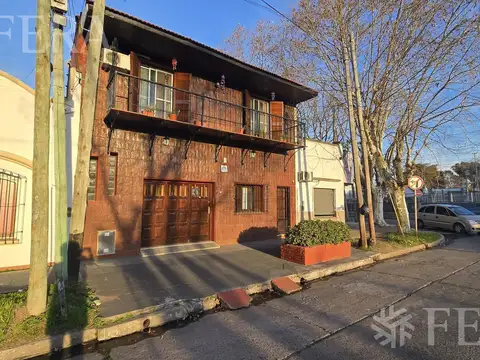 Venta casa 5 ambientes con cochera, patio con parrilla y terraza en Don Bosco