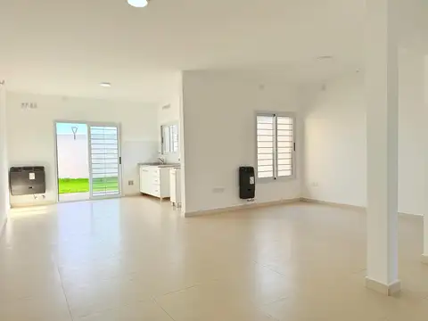 Departamento Dúplex  3 ambientes en venta en lujan Planta Baja con Patio y Cochera apto credito