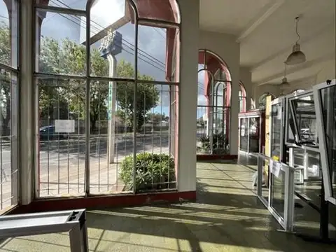 Local en Venta Via Pública