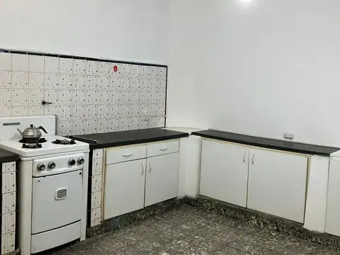 Depto Tipo Casa en Alquiler en Caseros, $ 700.000