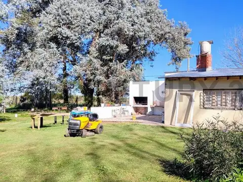 RUISEÑOR Y LAS CALANDRIAS. CASA QUINTA EN VENTA DE 3 DORMITORIOS CON LOTE DE 3761M2, BRANDSEN.