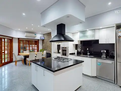 Casa 7 ambientes con 6 baños