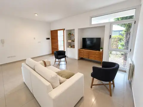 Casa 3 ambientes con 1 baño
