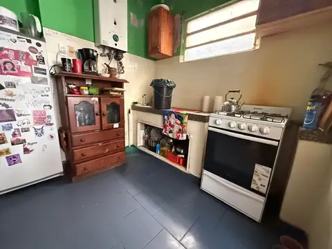 SE VENDE LOTE EN TIRO FEDERAL CON CASA A RECICLAR