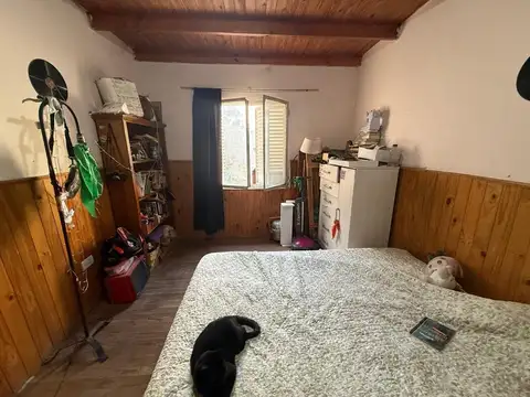 SE VENDE LOTE EN TIRO FEDERAL CON CASA A RECICLAR