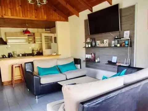 Casa 4 ambientes con 2 baños