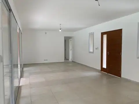 EXCELENTE CASA EN BARRIO CERRADO
