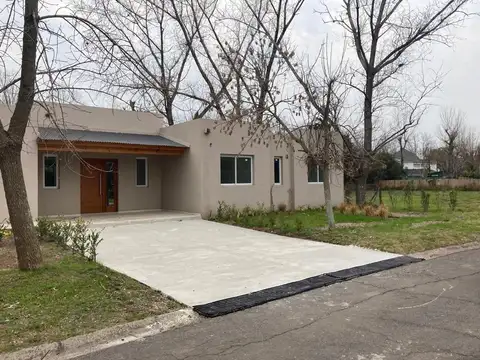 Casa en Venta con 2 cocheras