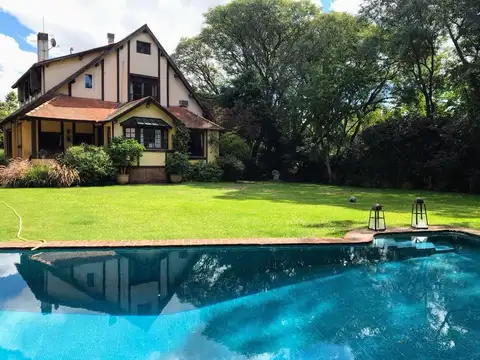 Casa en venta en Beccar, vias Libertador, con 1305 m2  de terreno, y 713 m2 cubiertos