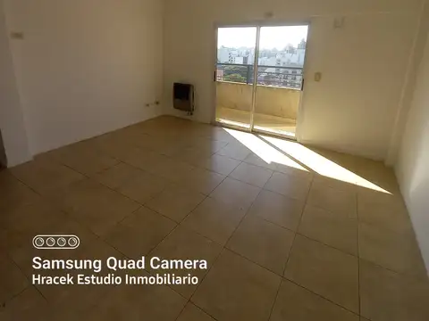 Departamento de dos ambientes amplio y cómodo, zona céntrica Morón