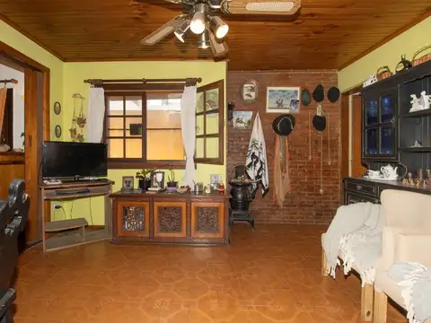 Casa 3 ambientes con 1 baño
