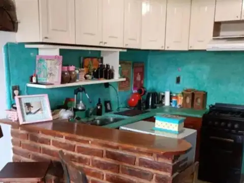Casa 6 ambientes con 2 baños