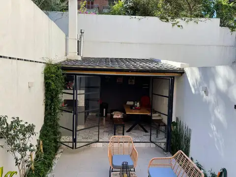 Casa 5 ambientes con 2 baños