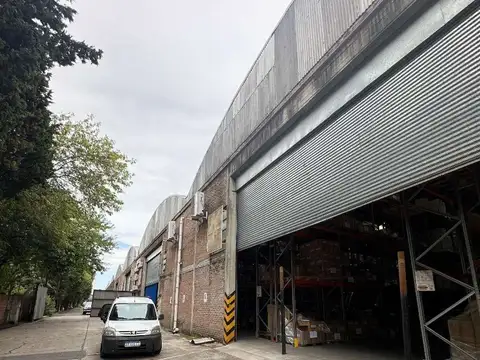 Excelente Nave Industriales en Alquiler - 1530 m2-  C/ Oficina. La Tablada.