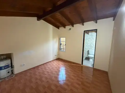 Depto Tipo Casa en Alquiler con 1 cocheras