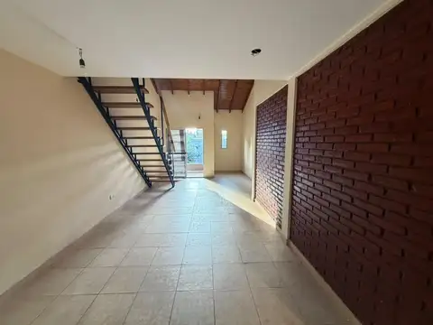 Depto Tipo Casa en Alquiler de 1 dormitorio