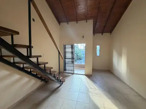 Depto Tipo Casa en Alquiler de 1 dormitorio