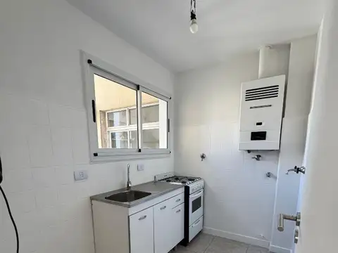 Monoambiente Muy Luminoso con Cocina Independiente en Núñez