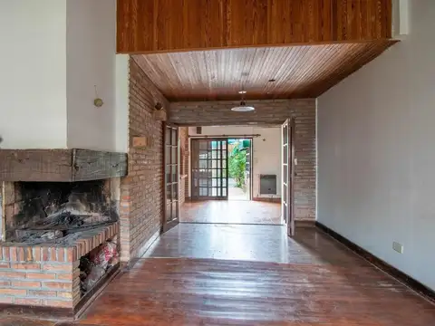 Casa 7 ambientes con 2 baños