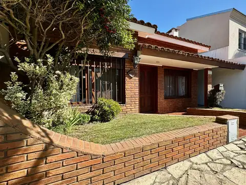 Casa 4 ambientes con 3 baños