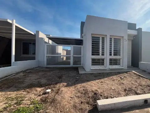 VENTA CASA 2 DORM UNIVERSITARIOS DE HORIZONTE CBA