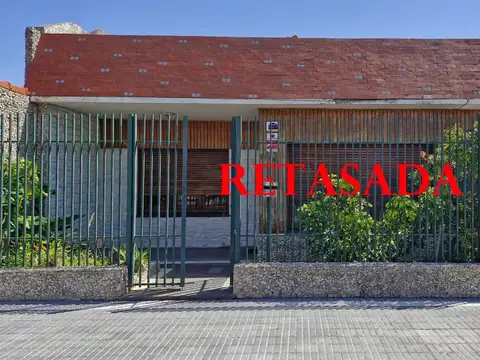 Venta Inmueble con dos viviendas casa + departamento y galpón en Lomas de Zamora