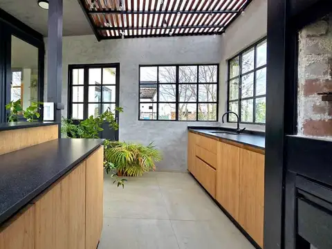 VENTA CASA DE DISEÑO - PILAR- Acepta prop. en pago