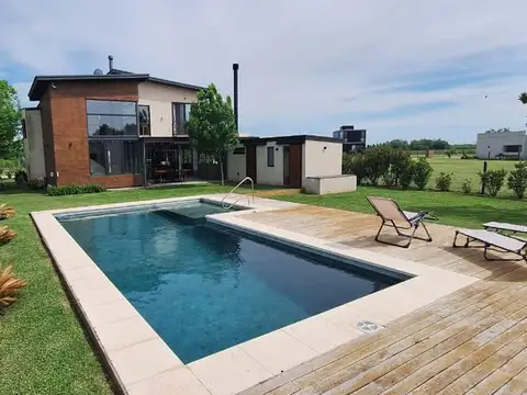 Casa en Venta en Medal Country club, USD 285.000