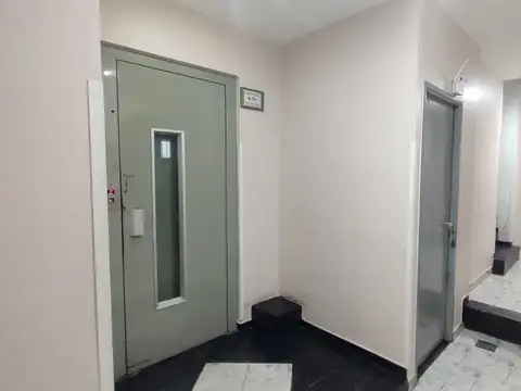 VENTA CONSULTORIO PB ALMAGRO A MTS HTAL ITALIANO
