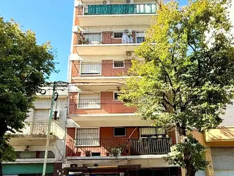 DEPARTAMENTO DE 1 AMBIENTE - LATERAL CON BALCON-LUMINOSO