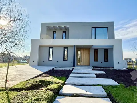 Casa en Venta en Laguna Grande, USD 450.000