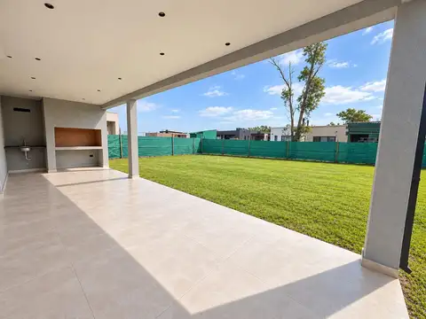 Casa en Venta en Pilar Del Este, USD 215.000