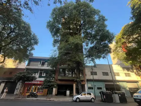 Departamento 4 ambientres con balcón con cochera fija