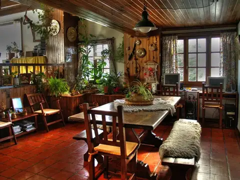 Casa 8 ambientes con 3 baños
