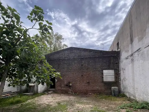 GALPON EN VENTA ZONA MUY COMERCIAL- a metros Entrada  " Barrio El Cazador"