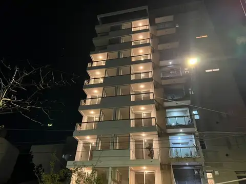 Departamento 1 dormitorio- 38 e/ 13 y 14-Frente-Balcon- La Plata