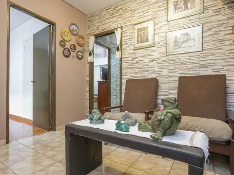 Casa 4 ambientes con 2 baños