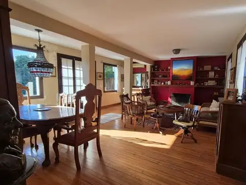 Casa en Venta con 3 cocheras