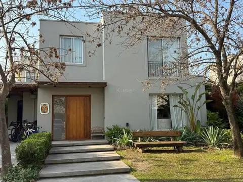 Casa  en Venta en La Comarca, General Pacheco, Tigre