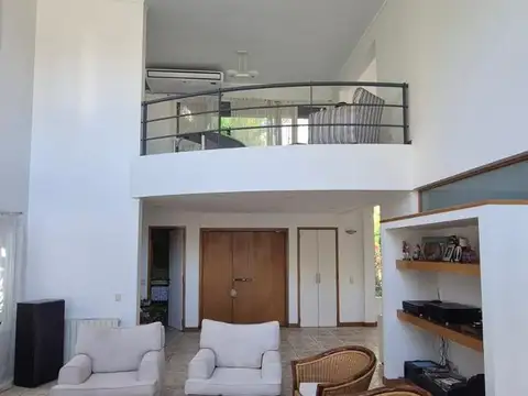Casa en venta en Santa Maria de Tigre con amarra propia