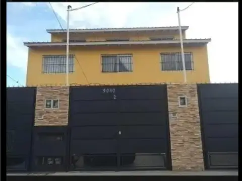 Triplex 4 amb con patio y cochera. IMPECABLE