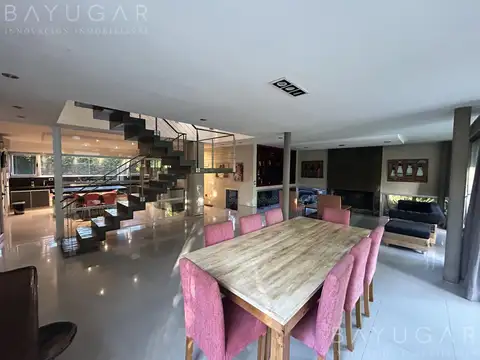 Casa 7 ambientes con 4 baños