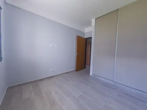 Depto 3 ambientes con amplio jardín (Santo Tome 4400)