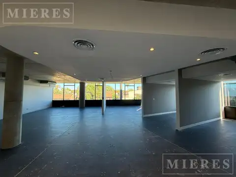 Oficina  en alquiler de 181 m2 en Complejo Urbana Las Lomas,  San Isidro