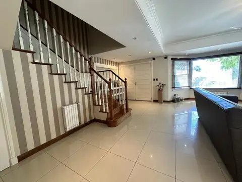 Venta Casa 6 Amb con pileta climatizada en Barrancas de Guido, Quilmes