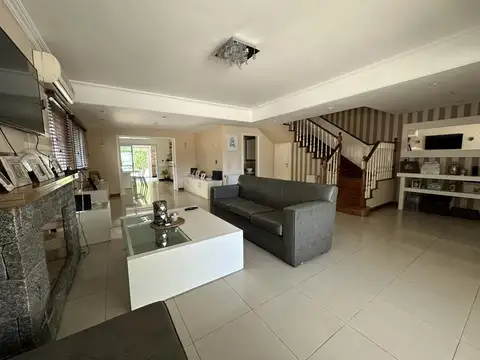 Casa en Venta en Countries y Barrios Cerrados en Quilmes, USD 500.000