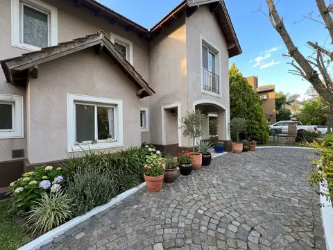 Casa en Alquiler en Villa Rosa, USD 1.200