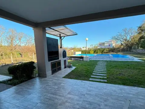 Casa en Alquiler con 7 cocheras