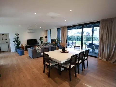 Casa 5 ambientes con 3 baños